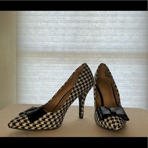 Houndstooth with bow heels
